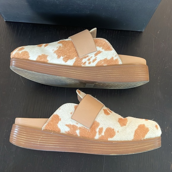 Donald J. Pliner Fiona Bone/Natural Clogs - Picture 3 of 7